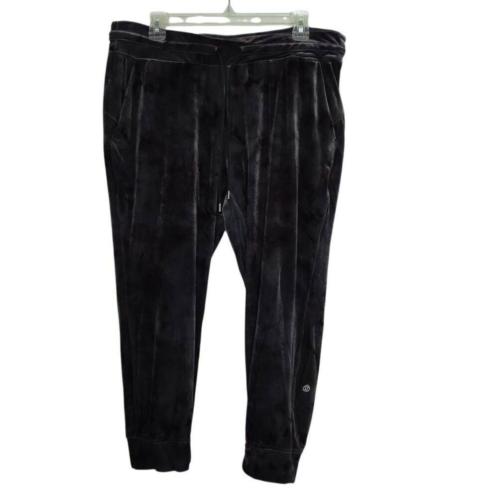 Lululemon Women's Size 14 Purple Silver Velvet Cropped Jogger Pants